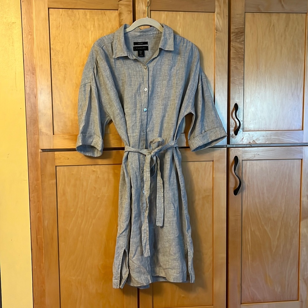 Tahari Linen dress, gray size Medium with belt.